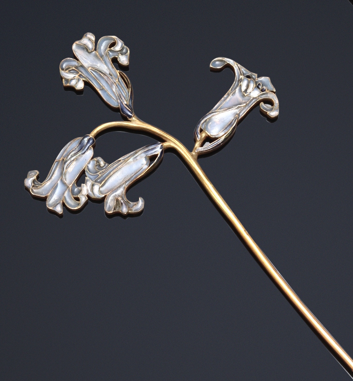 LALIQUE Epingle en or 18K sommée de deux fleurs de datura émaillées plique-à-jour